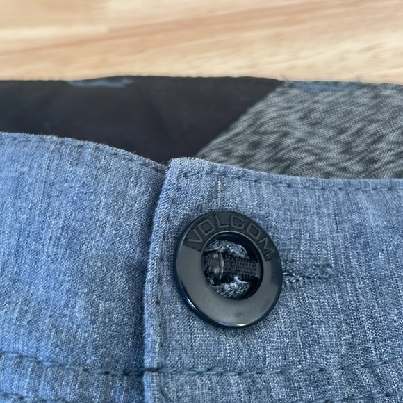 Volcom hybrid shorts size 36.   Nice  shape heather Grey blue - Picture 6 of 7